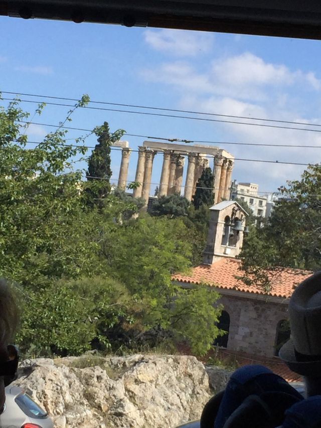 Allá a lo lejos en Atenas