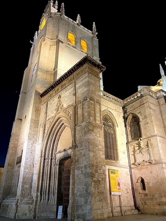 La catedral de noche